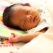 寝ている赤ちゃんを朝起こすのいつから？生後何か月からが目安？
